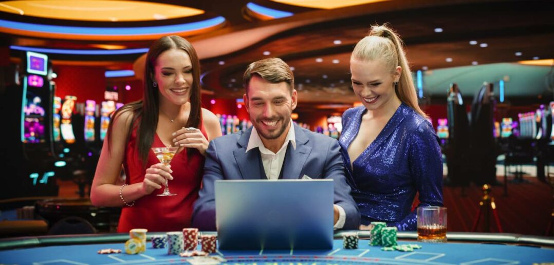 Auflagen für lizenzierte Online Casinos gemäß Glücksspielstaatsvertrag (Foto: AdobeStock -706452224 Kitreel)