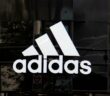 Adidas – Ein Symbol für sportliche Exzellenz und Innovation (Foto: AdobeStock 283043772 ink drop)