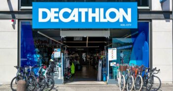 Decathlon-Filiale in Deutschland mit einem breiten Angebot an Sportartikeln und Trainingsausrüstung (Foto: AdobeStock 443700245 Björn Wylezich)