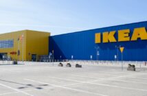 IKEA revolutioniert den Möbelmarkt mit flachen Paketen und DIY-Konzept (Foto: AdobeStock 495925335 Longfin Media)